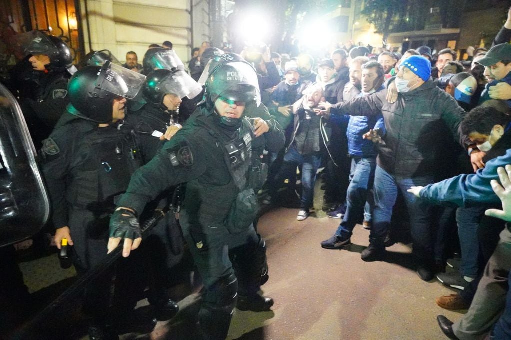 Disturbios frente a la casa de Cristina Kirchner. Foto: Archivo / Los Andes