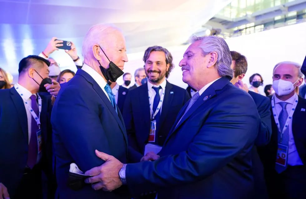 Cumbre del G20. Alberto Fernández junto al estadounidense Joe Biden. (Presidencia)