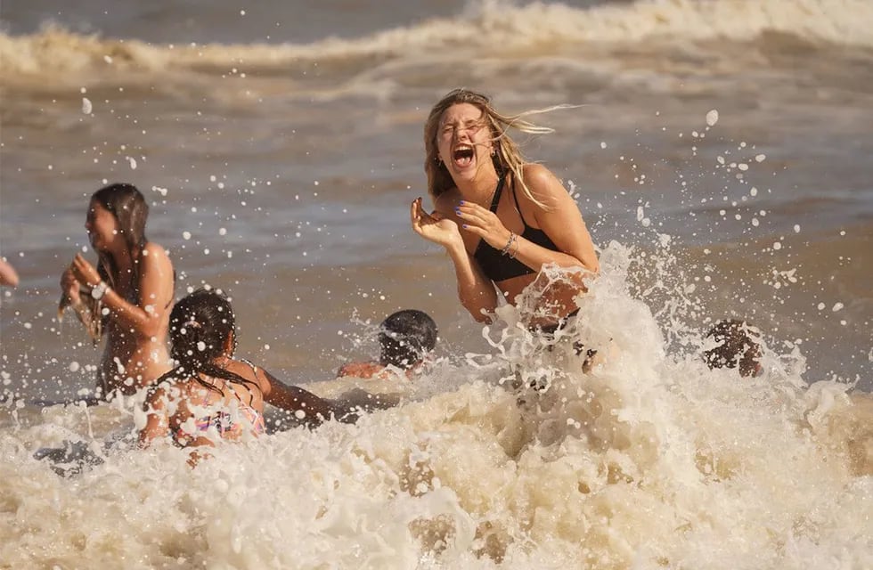 Las playas de la costa argentina han estado repletas de gente disfrutando las vacaciones. Imagen ilustrativa