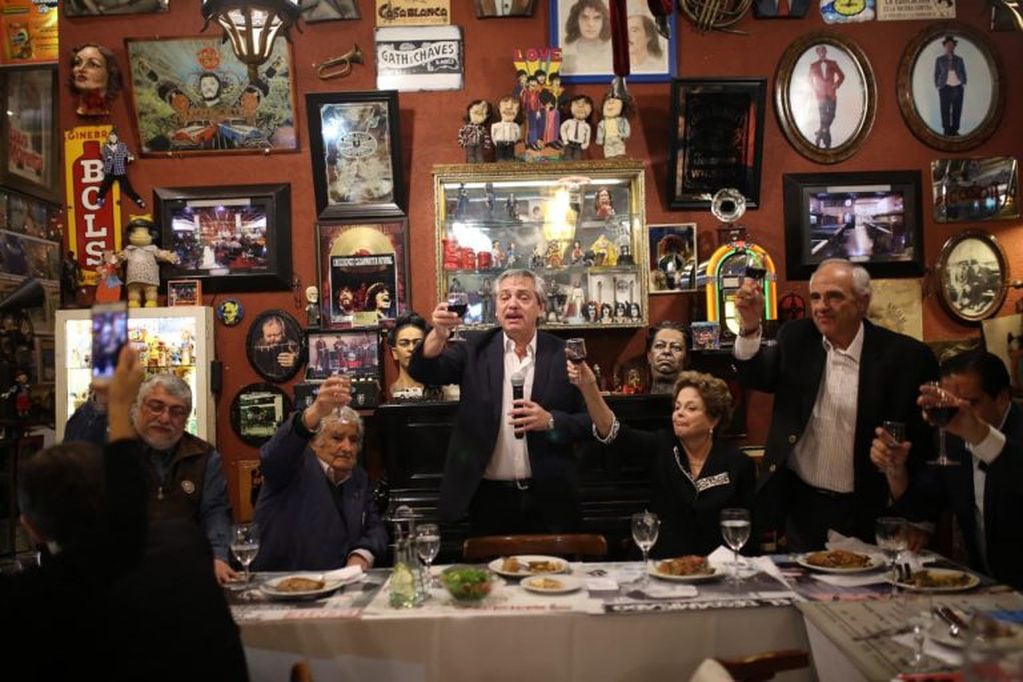 El grupo de Puebla reunido en Buenos Aires. Alberto Fernández,Dilma Rousseff (Brasil), José "Pepe" Mujica (Uruguay). Foto: @ProgresaLatam