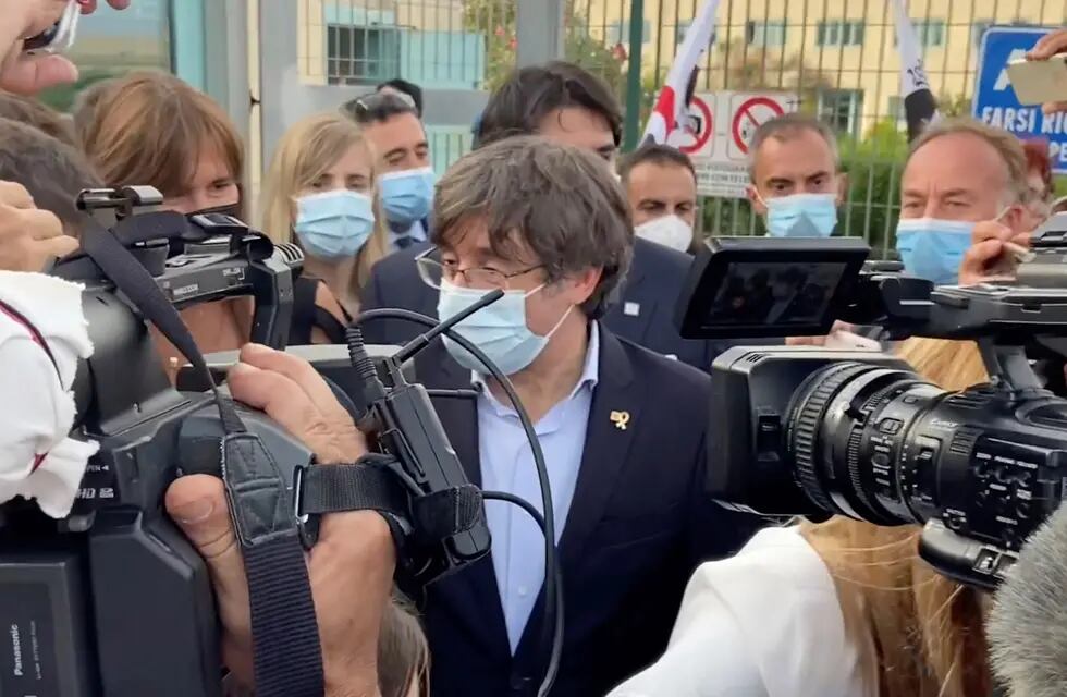 Cuatro años después de huir de España, Carles Puigdemont detenido en Italia. (Ap)