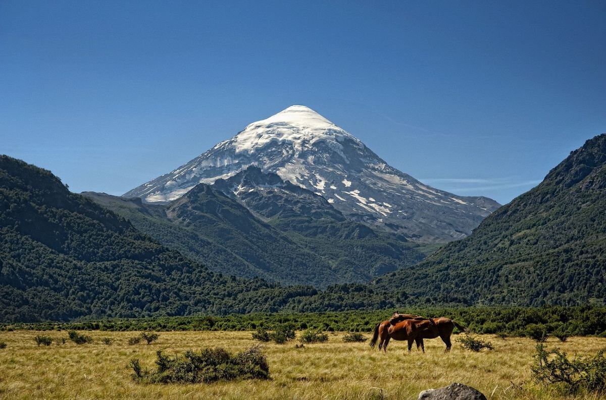 Polémica por la propuesta de que el volcán Lanín sea declarado sitio sagrado mapuche