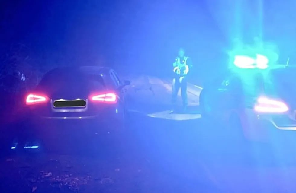 Una pareja del pueblo de Morley, Inglaterra, fue sorprendida por la policía local teniendo relaciones sexuales en su auto. Foto: Gentileza
