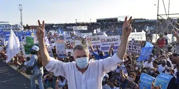 Junto a una multitud Jaldo cerró la campaña de Todos por Tucumán.