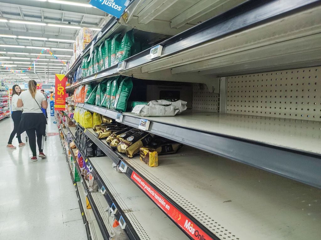 Los productos de Precios Justos son de los que primero se agotan en los supermercados. Foto: Mariana Villa / Los Andes 