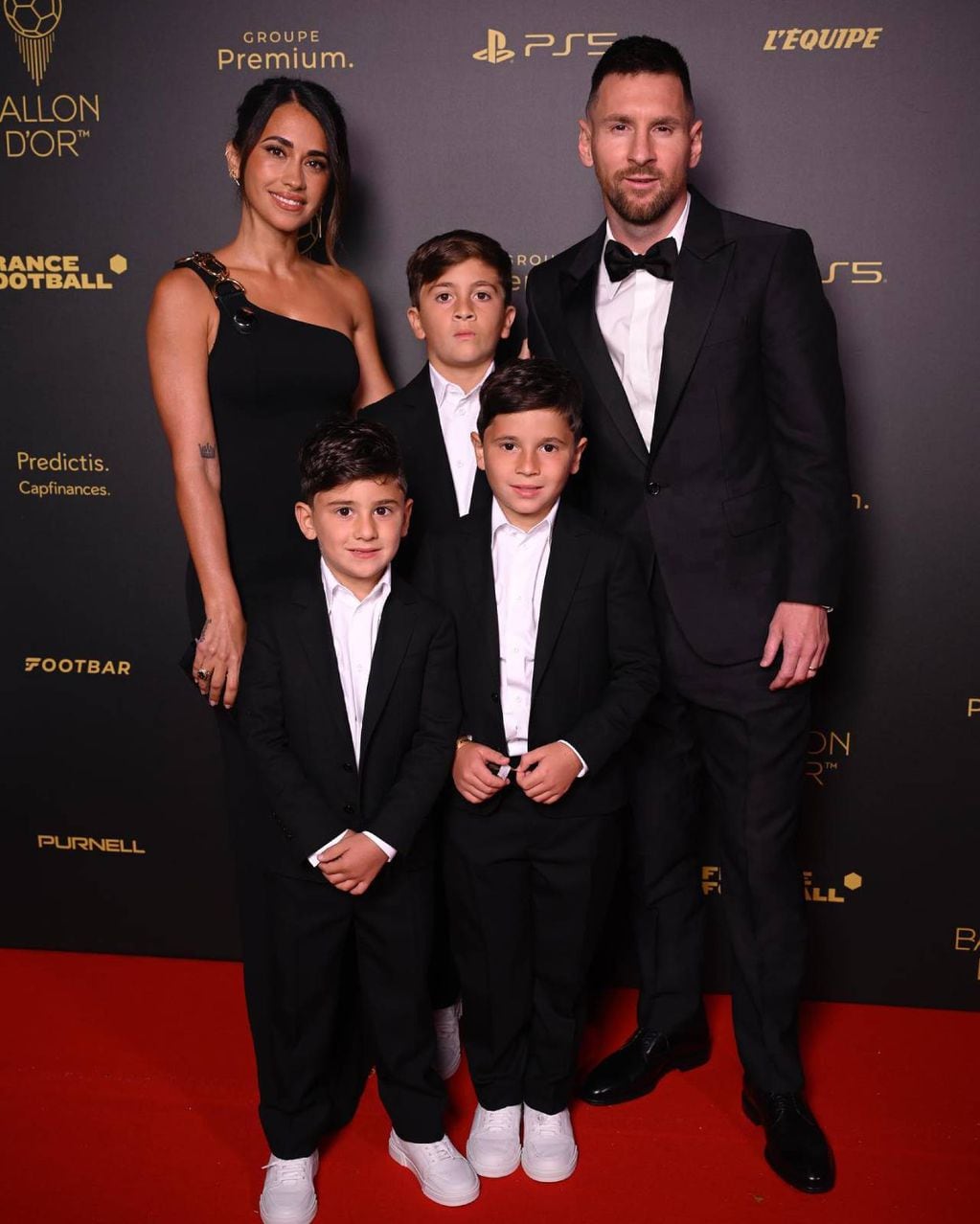 Antonela Roccuzzo y Lionel Messi fueron a la ceremonia del Balón de Oro con sus tres hijos.
