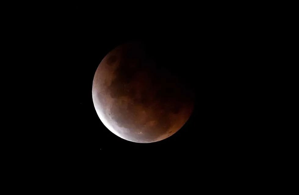 Eclipse de superluna roja en Sídney, Australia. (AP)