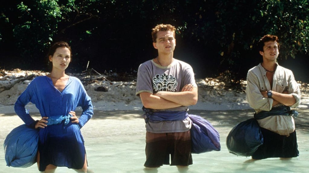 La película La Playa, de Leonardo DiCaprio, hizo tan popular una bahía de Tailandia que llenó de turistas y arruinaron el lugar.