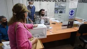 Chilenos residentes en Mendoza votan para elegir presidente