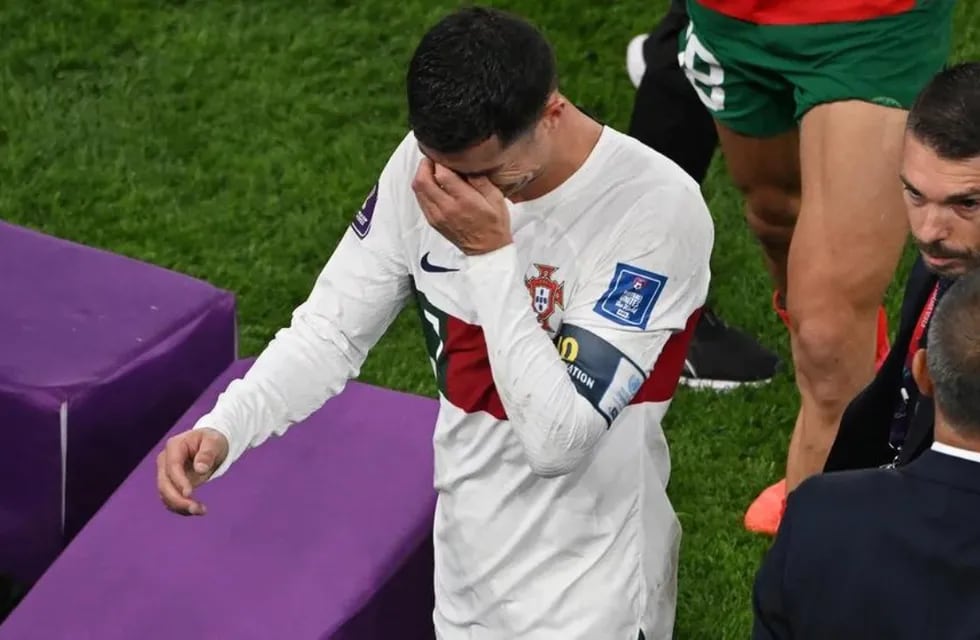 El jugador portugués se marchó desconsolado luego de la derrota de su equipo. Foto: Infobae