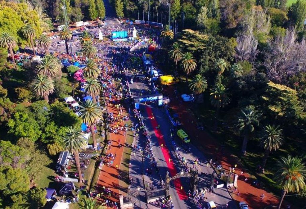 La edición 2021 de la Maratón Internacional de Mendoza ya contaba con casi 10.000 inscriptos y fue suspendida por decisión del Gobierno de Mendoza. Foto: Archivo / Los Andes.
