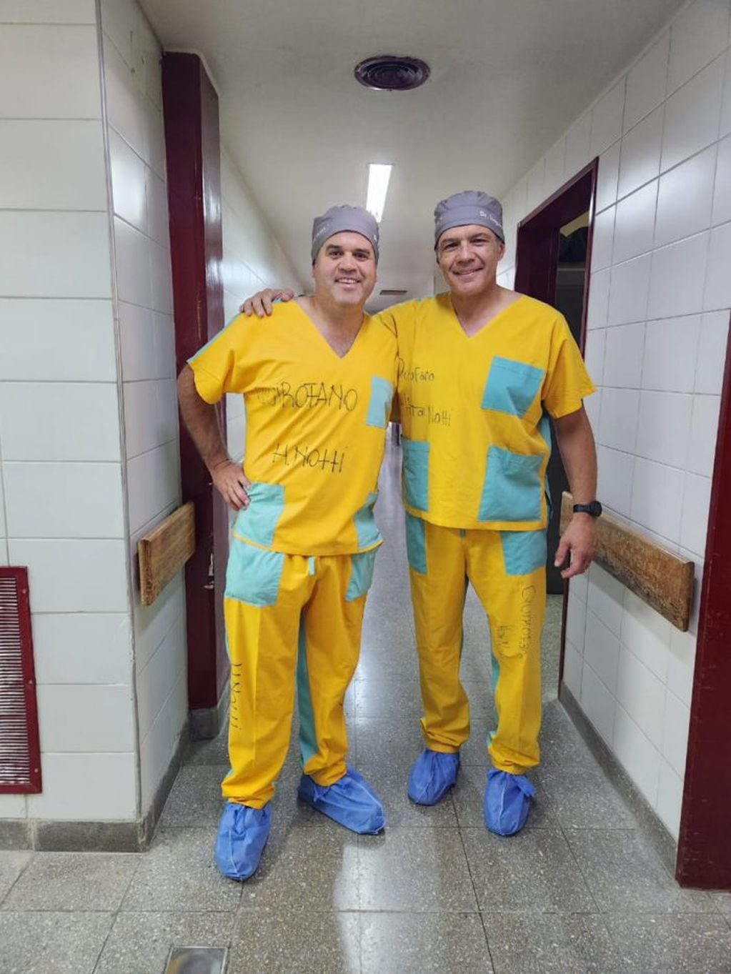 Galenos que formaron parte de la cirugía de miotomía endoscópica peroral (POEM es la sigla en inglés) en el Hospital Notti. Foto: Prensa Gobierno de Mendoza