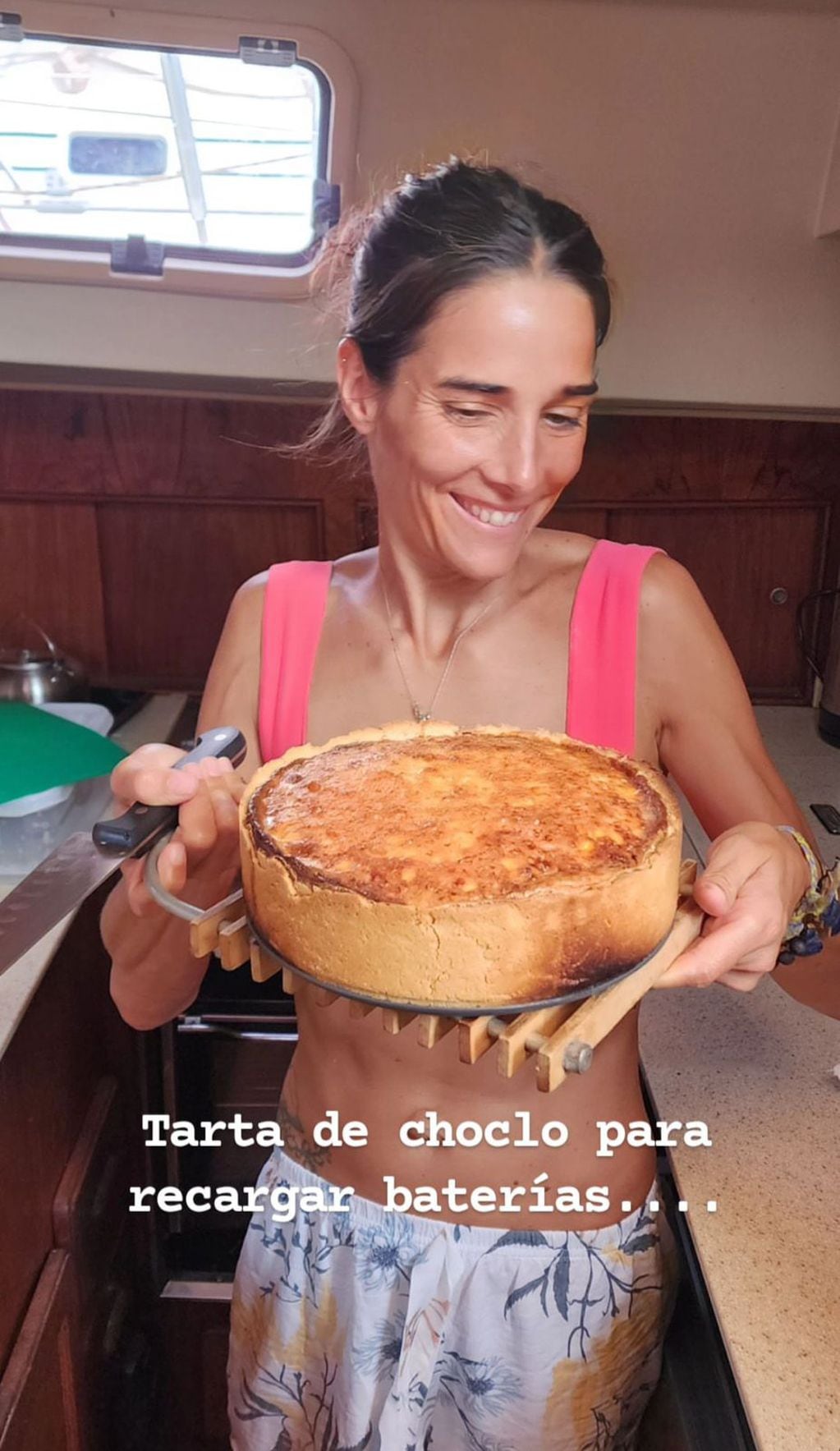 La conductora y actriz compartió en sus redes sociales cómo hizo esta comida típica de hogar argentino para toda la tripulación de su travesía por el Atlántico. 