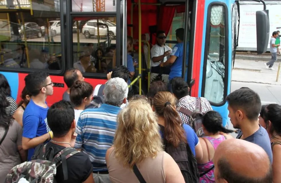 El transporte público mendocino experimenta un fuerte aumento de pasajeros.
