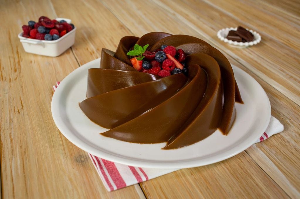 Así se hace una gelatina de chocolate para cuatro personas.