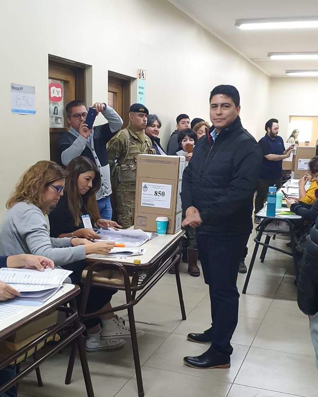 Ayer en Santa Cruz, Claudio Vida eligió votar por la tarde.