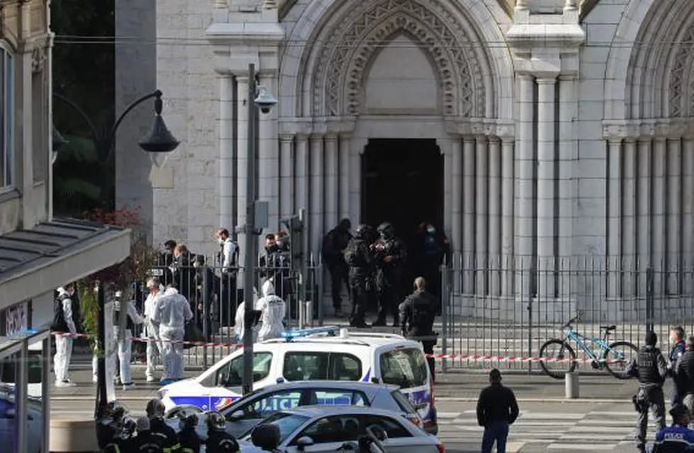 Ataque en Francia: al menos tres muertos en ataque con cuchillo dentro de la catedral de Niza