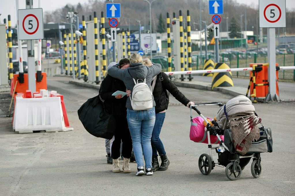 Más de 500 mil ucranianos dejaron el país desde la invasión rusa. AP
