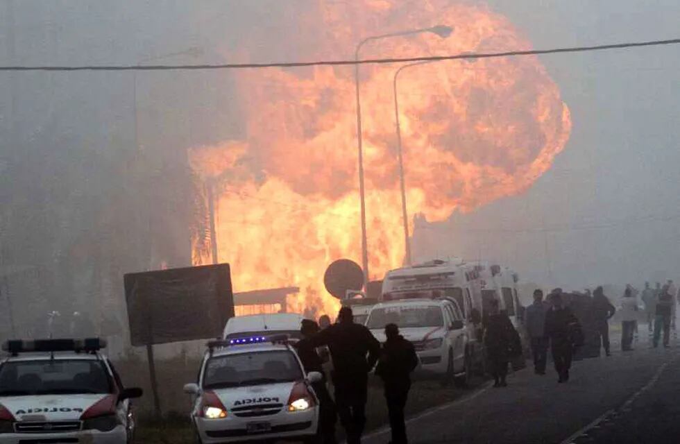 Un muerto y 7 heridos por la explosión de un gasoducto en Córdoba