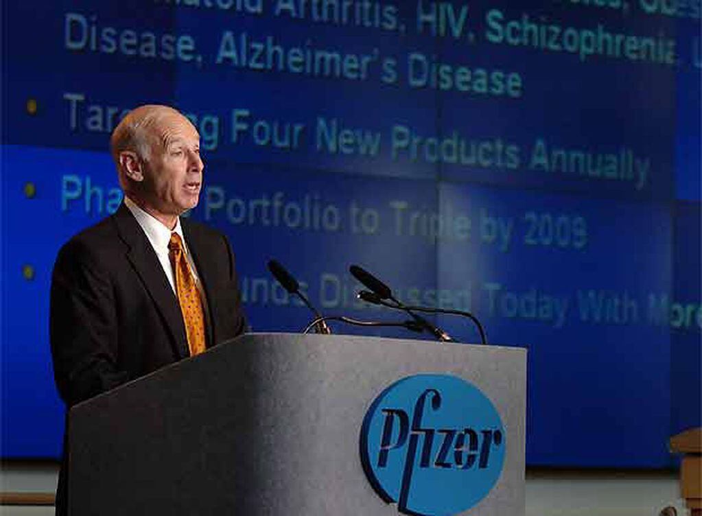 John LaMattina en una conferencia como director del laboratorio Pfizer, en 2009. - Imagen de archivo