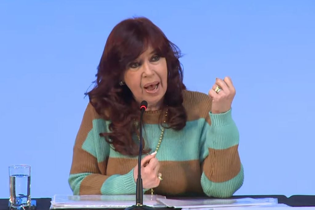 Cristina Fernández, durante un acto en El Calafate, donde habló, entre otros temas, del programa Pre Viaje. - (Captura de video).
