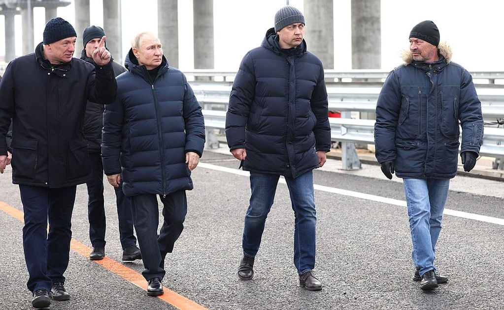 El presidente ruso inspecciona el puente de Crimea. Foto: Kremlin News