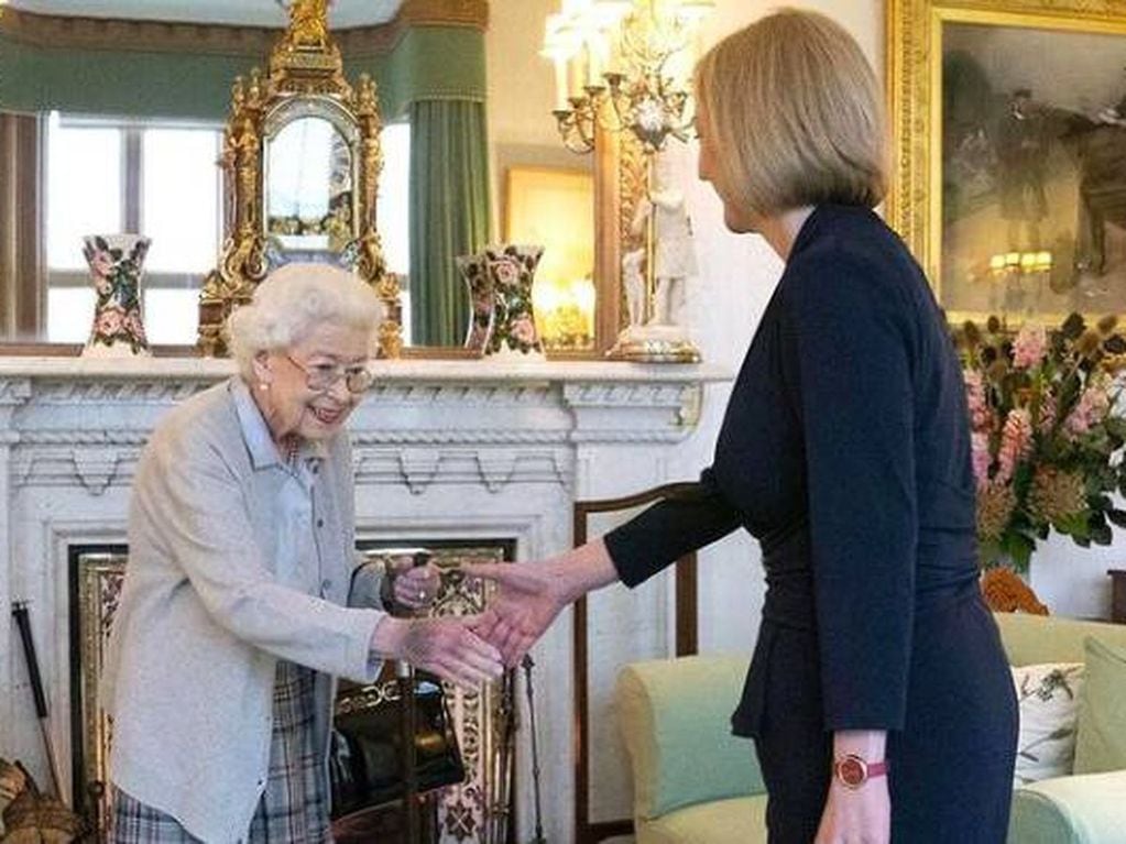 La reina Isabel II y la primera ministra Liz Truss hace pocos días (Archivo)
