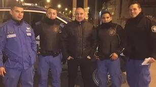 Presos. Los policías Renversade, Gómez, Peña y Rodríguez (de izq. a der.), junto a Mario Mauricio Puñales (centro). Clarín