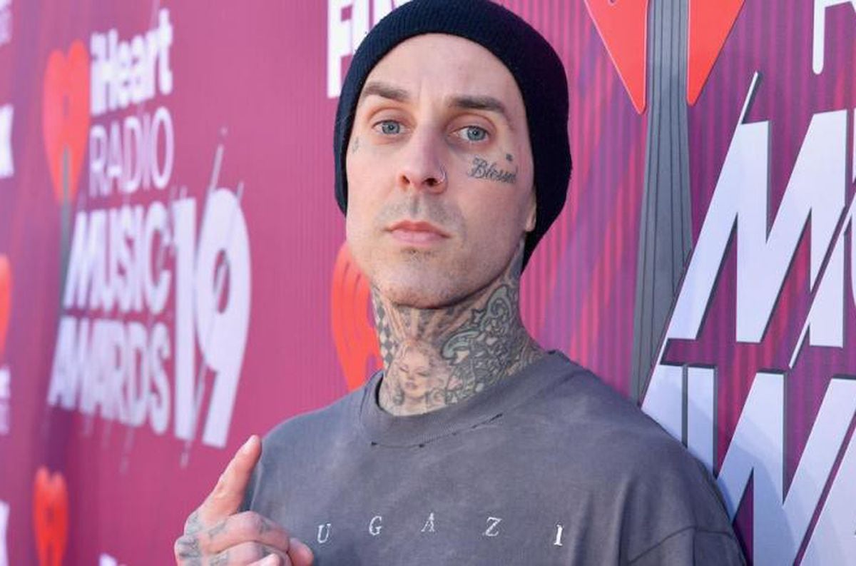 Travis Barker, el baterista de Blink 182, fue hospitalizado de urgencia