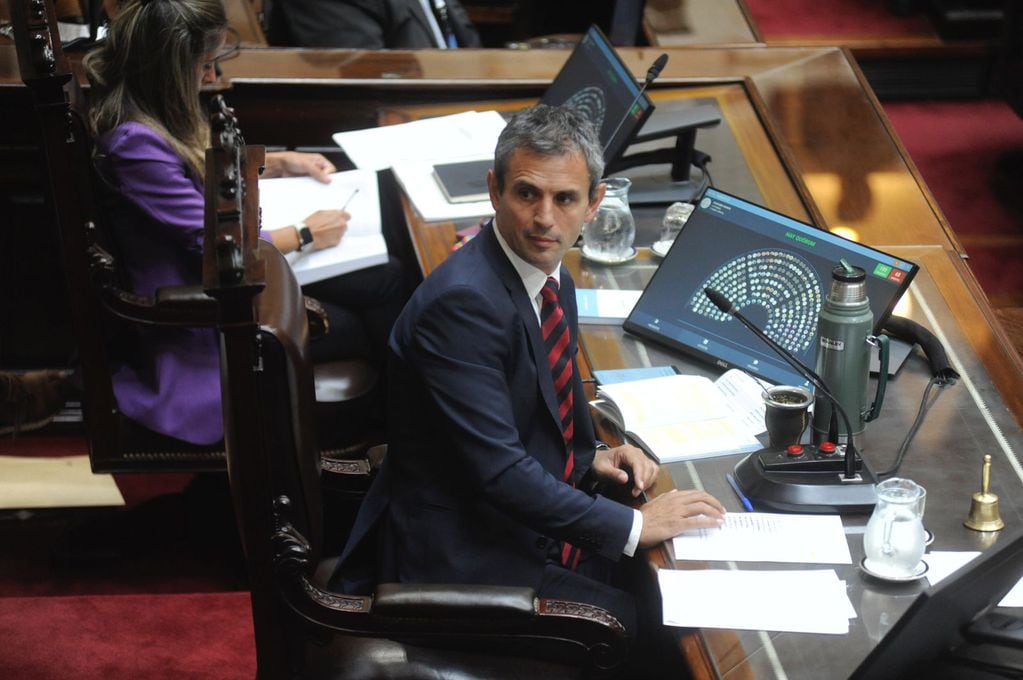 Martín Menem preside la sesión por la "ley ómnibus" en Diputados (Foto: Federico López Claro)