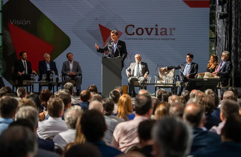 El ministro de Economía, Sergio Massa, anunció la aplicación del dólar diferencial en el Desayuno Anual de la Coviar.