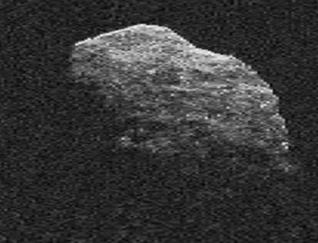 Imagen de radar de un asteroide que orbita cerca de la Tierra y tiene una composición similar a la de Apophis. Foto: NASA/JPL-CalTech