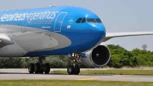Repatriación. Aerolíneas está disponiendo vuelos para traer argentinos que están varados en el exterior. (La Voz)