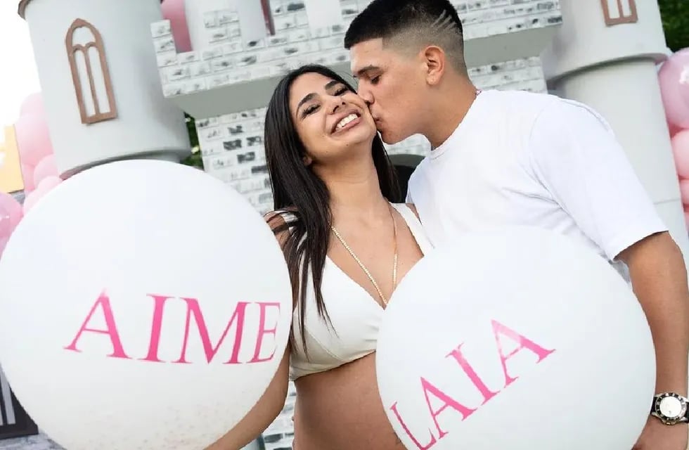 Daniela Celis y Thiago Medina compartieron fotos de sus gemelas recién nacidas con un tierno posteo