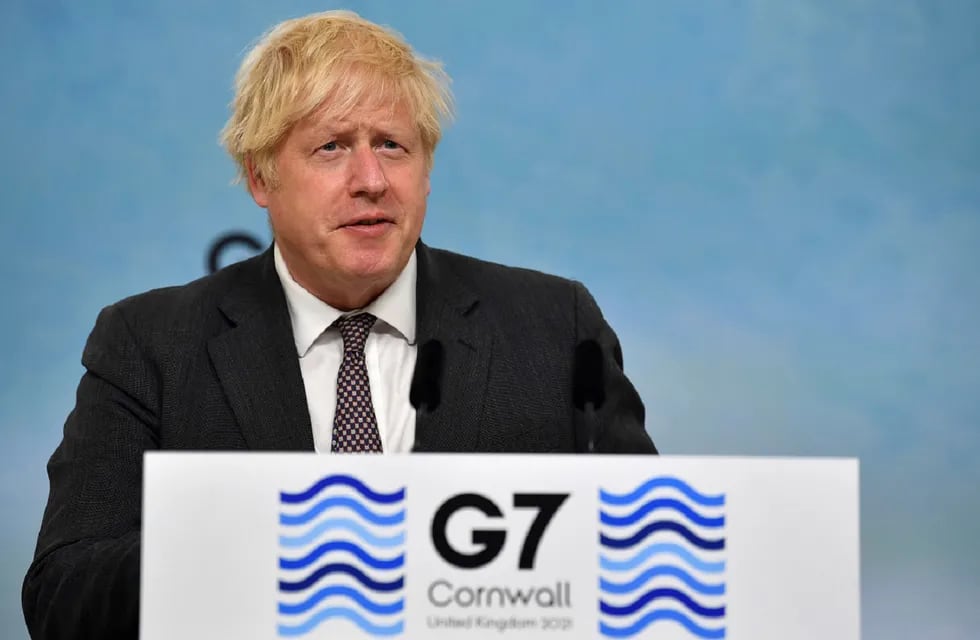 Boris Johnson en la cumbre del G7 (AP)