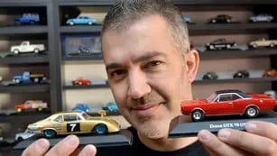 Rubén Aleci (43) coleccionista de autos a escala
