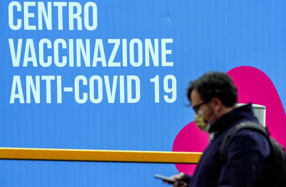 vacunación Covid-19 en Roma . (AP)