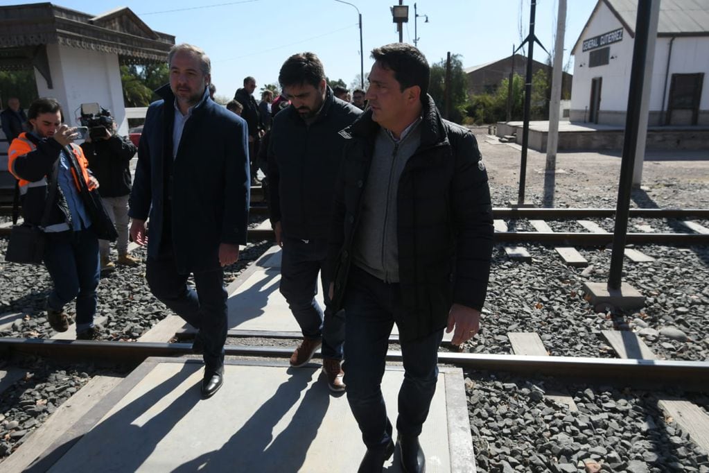 El presidente de Trenes Argentinos, Martín Marinucci, y el intendente de Maipú, Matías Stevanato. Ignacio Blanco / Los Andes