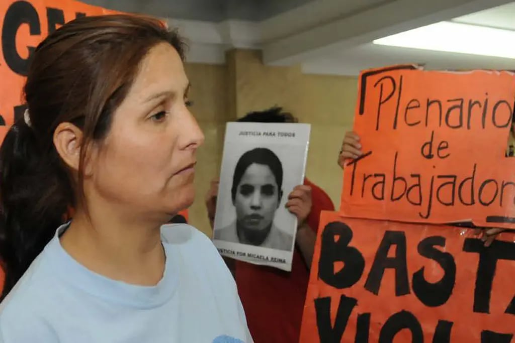  Marta Reina encabezó los pedidos de Justicia por el asesinato de su hija durante el primer juicio. 