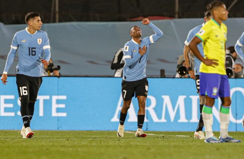Nicolás De la Cruz marcó el segundo gol en el triunfo de Uruguay ante Brasil / EFE.