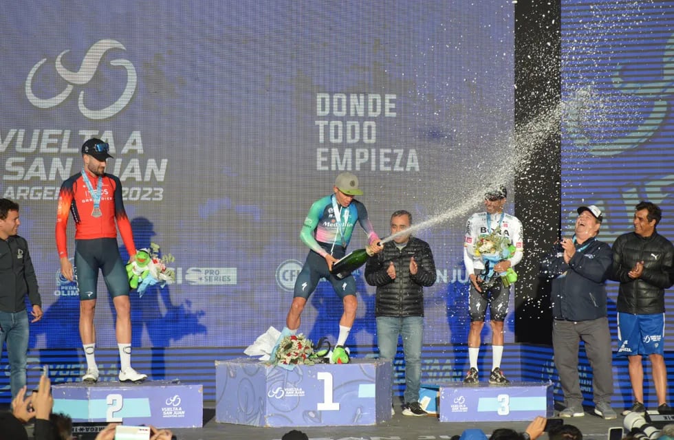 Tal como hizo el colombiano Gaviria la etapa anterior, su compatriota “Superman” López ganó la etapa y se subió a lo más alto de la general.