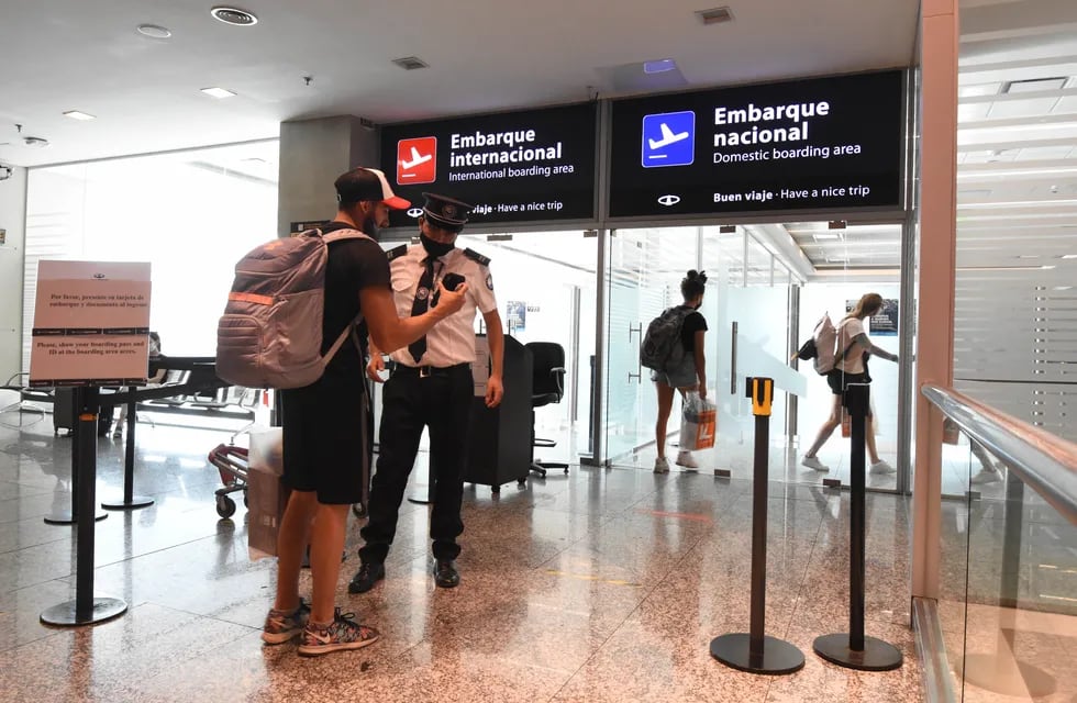 Desde el 6 de septiembre, Mendoza podrá solicitar una "prueba piloto", para permitir el ingreso de chilenos por su aeropuerto. Foto: Mariana Villa / Los Andes