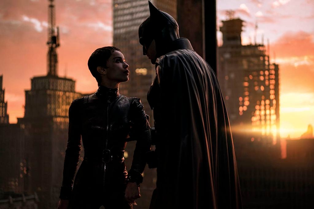 Zoë Kravitz (Gatúbela) y Robert Pattinson (Batman) - Warner Bros. Pictures vía AP