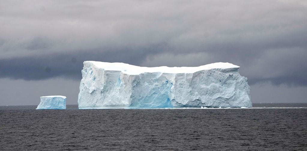 La placa de hielo tiene unos 400 metros de espesor Foto: Clarín