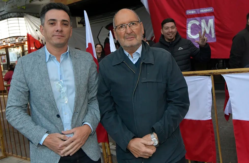 El candidato a intendente de Guaymallén, Marcos Calvente, junto al jefe comunal actual, Marcelino Iglesias. Foto: Orlando Pelichotti