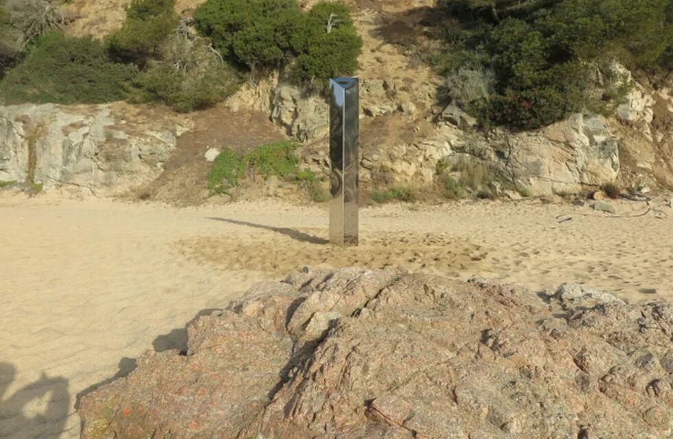 El extraño objeto apareció en la playa de Sa Conca del municipio de Castell-Platja d'Aro, España. Foto: Gentileza.