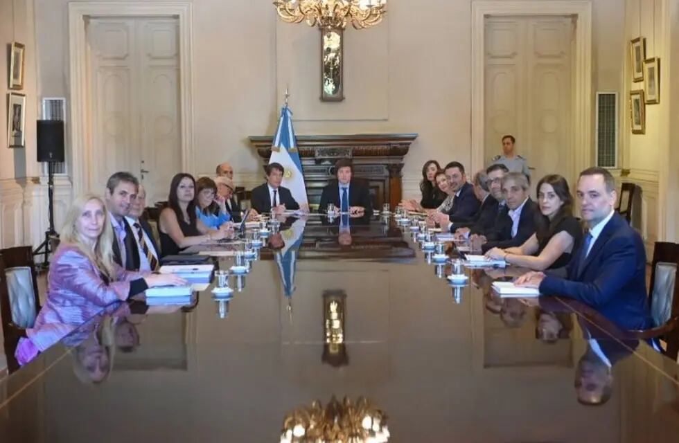 La primera reunión de gabinete del gobierno de Javier Milei.