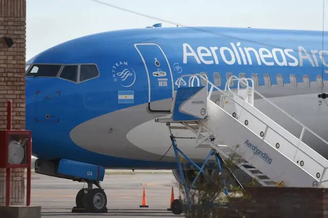 Aerolíneas Argentinas recorta un 20% sus vuelos de cabotaje en mayo: las razones