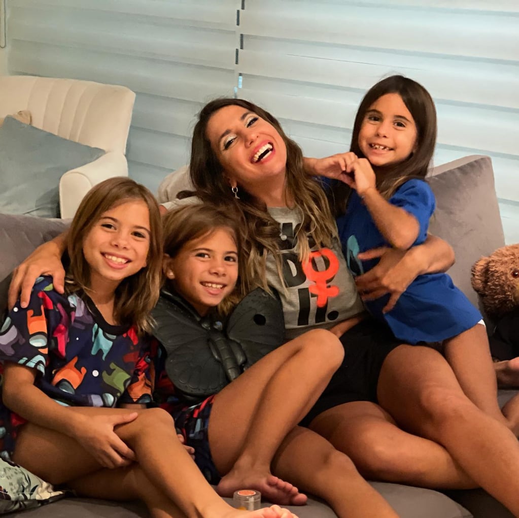 Cinthia Fernández y sus hijas Bella, Charis y Francesca.
