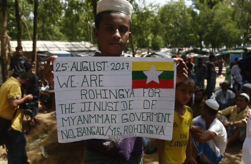Rohinyas conmemoran los 5 años del genocidio a su comunidad por parte de la junta militar de Birmania.